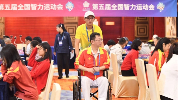智运会场上的轮椅棋士葛凌峰：争取一直比赛到退休