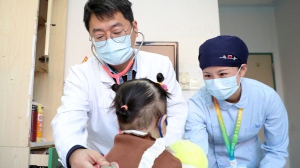 华东地区最小年龄最低体重心脏移植患儿今日出院