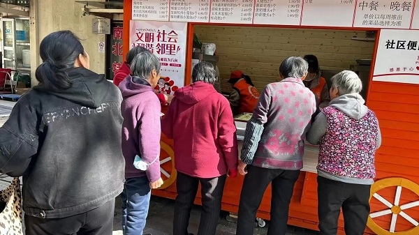 闵行这个小区来了餐吧 管一日三餐 一荤两素最低只要9.9元