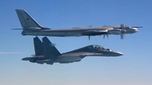 深视频 | 中俄战机联合巡航 普京：合作不针对第三国