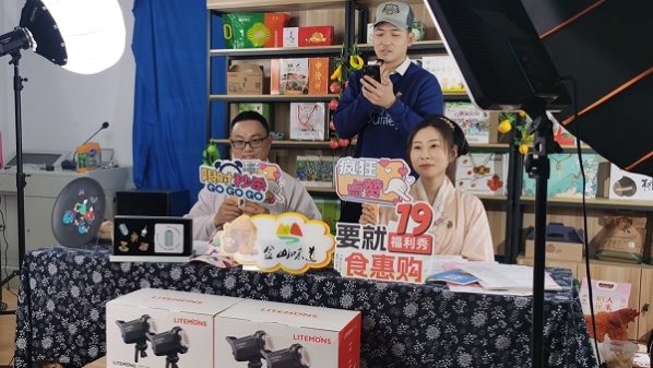 线上“带货”+线下“搭台”，金山亭林镇党建助企走出新路子