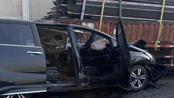 刚刚，申嘉湖高速商务车追尾货车致1人死亡