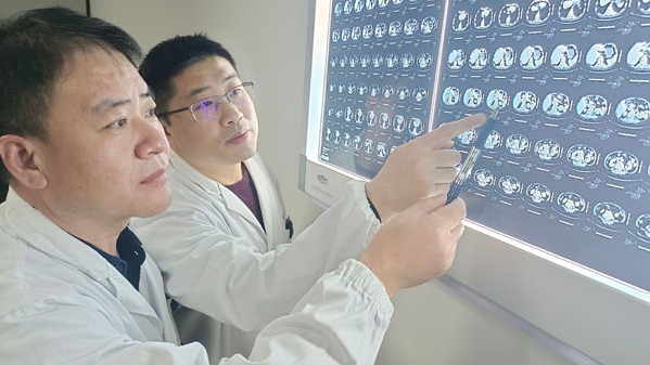 有温度的“刘一刀”：敢为患者冒风险