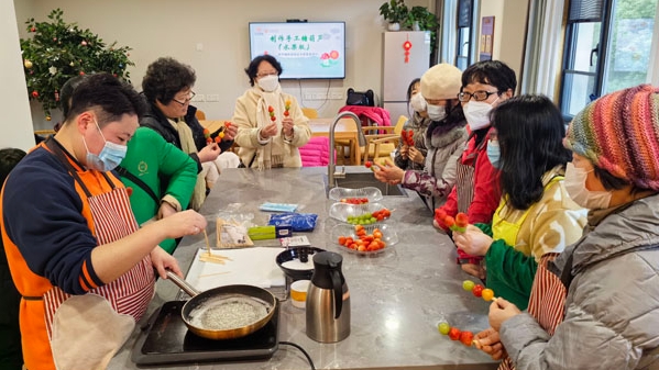 长宁区新华路街道综合为老服务中心热闹迎接龙年春节