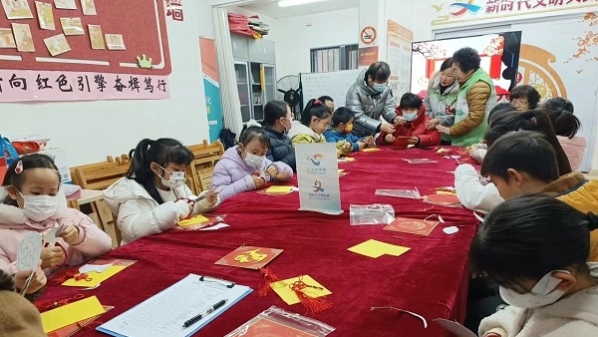 社区“小先生”将“年味”送上门