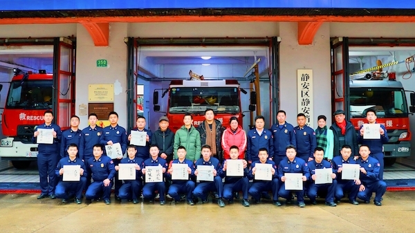学习雷锋纪念日，墨香飘进消防救援站……
