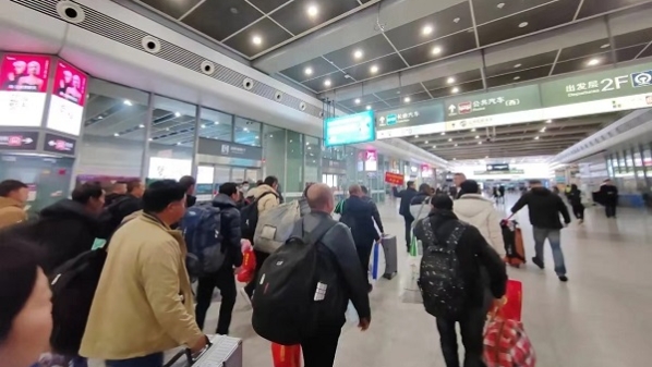 免费高铁往返 这群幸运的打工人返岗了……