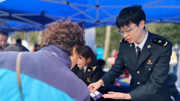 品牌引领，久久为功！上海海关持续开展学雷锋志愿服务活动