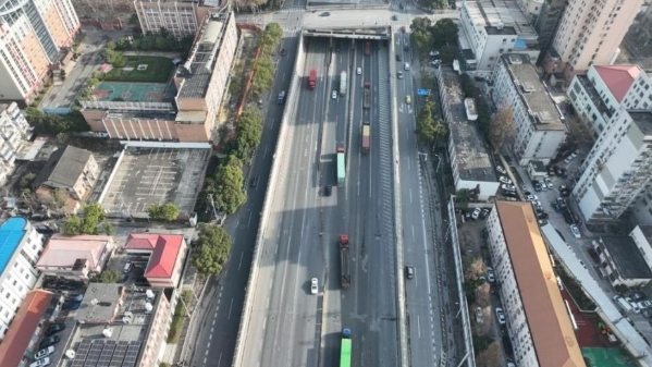 往返浦东浦西的车辆注意了，S20外环隧道本月22日24时正式开展全封闭施工