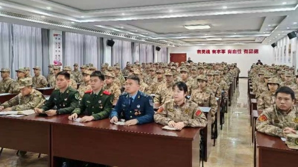 老兵深情寄语“准新兵”：牢记使命，建功军营
