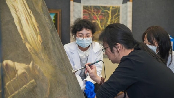 揭秘油画修复背后的神奇故事，这场展览在奉贤博物馆开幕