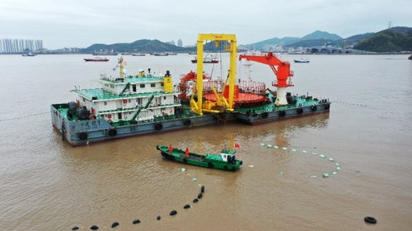首条全过程机械化作业海缆在浙江舟山成功敷设