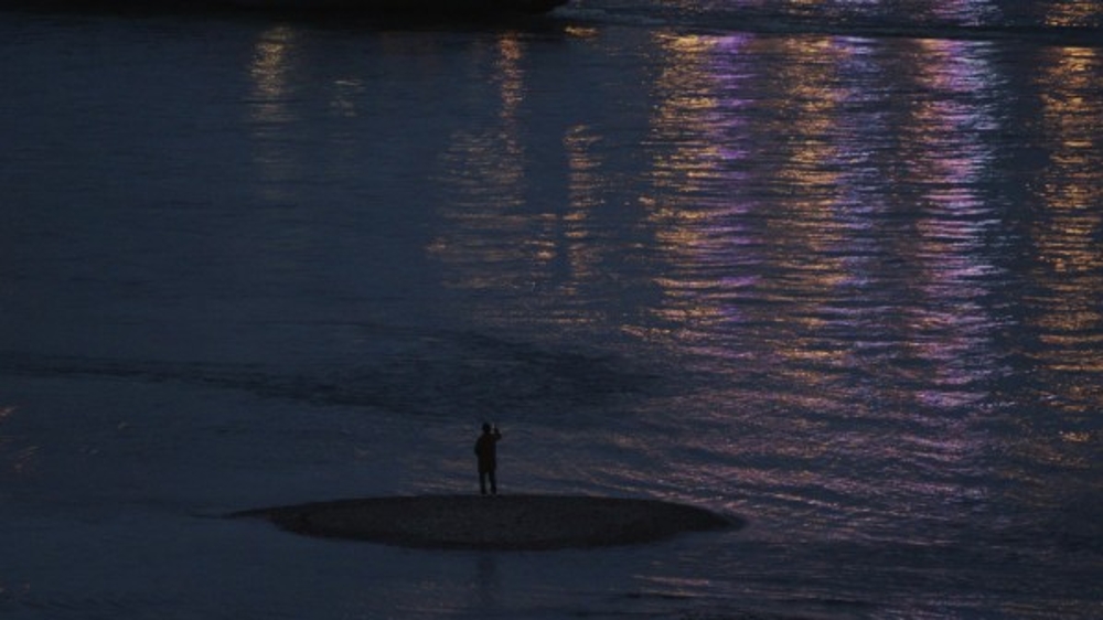 在莱茵河上面对手机朗诵《春江花月夜》 中德艺术家用“数字”探讨未来