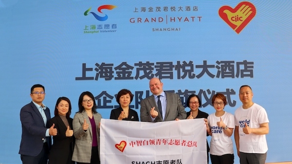 上海这家知名企业加入白领青年志愿者队伍，成立第一件事是为云南山区的孩子……