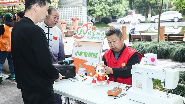 三林镇杨东社区出现“移动便民小屋”，里面竟然有这些服务……