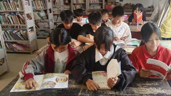 世界读书日，这两家企业携手给云南的小伙伴捐上童书……