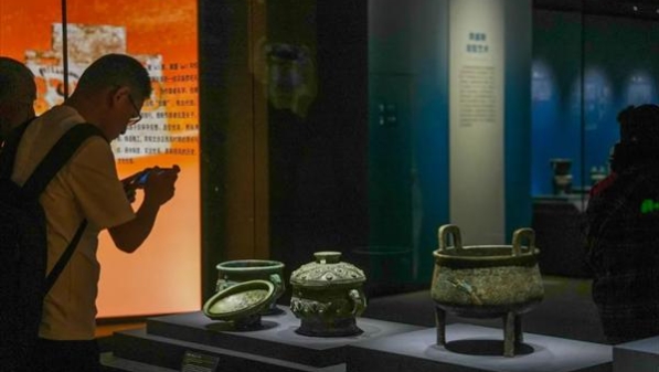 “吉金铸史——青铜器里的古代中国”展览在三星堆博物馆开展