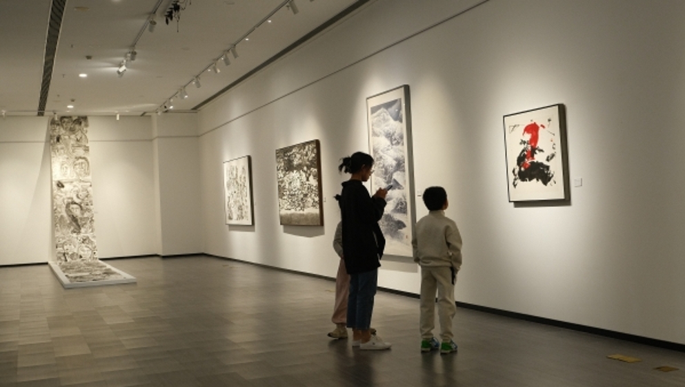《墨·CHINA》当代水墨艺术展：纸本绘画之外，要多挖掘“水墨”的意象和意义