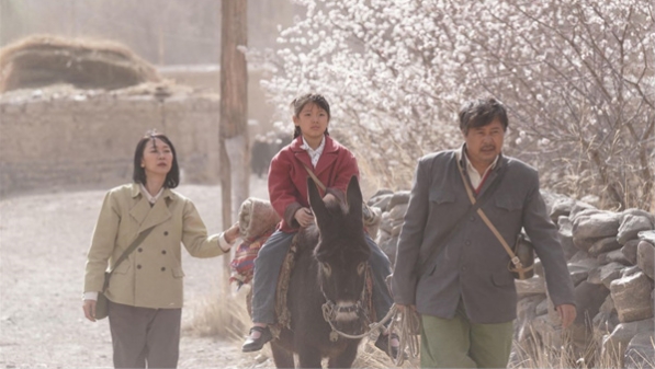 《父亲在远方》今日首映，上海新疆两地电影人一次有意义的合作