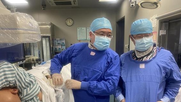 “冰与火共舞”激活免疫拯救肝癌患者生命，中山医院成功实施全球首款多模态肿瘤治疗系统