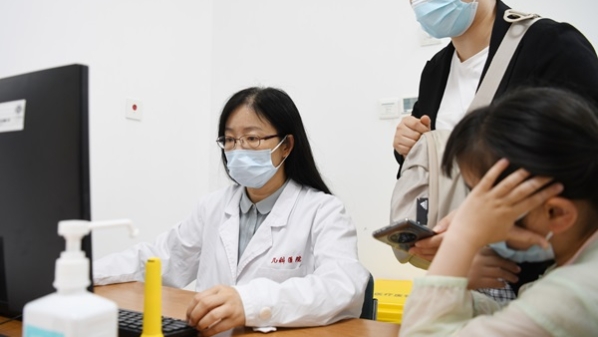 百日咳一直咳，腺病毒发烧久！天热了，病原体为何仍“闹腾”？感染专家一文说清