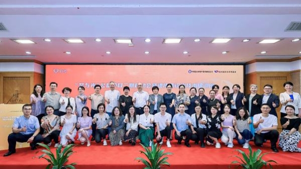 罕与光公益项目持续扩大受益面，今年将支持1800组罕见病患者家庭完成遗传病检测