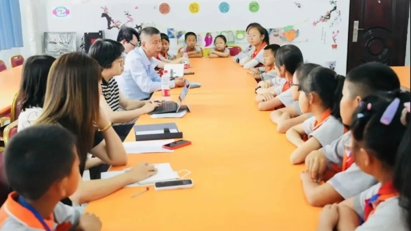 如何提高基础教育的教学质量，上海专家们走进喀什的课堂……