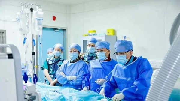 刷新记录！瑞金医院为7岁女孩植入2.0版最小起搏器