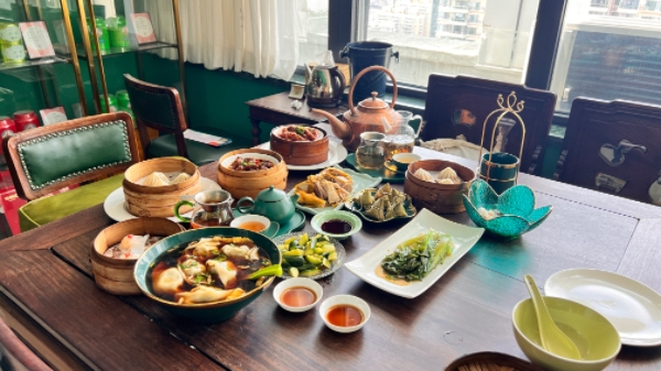 “吃货”们有福了！老上海茶馆推出美食活化展，展出近百份老菜谱