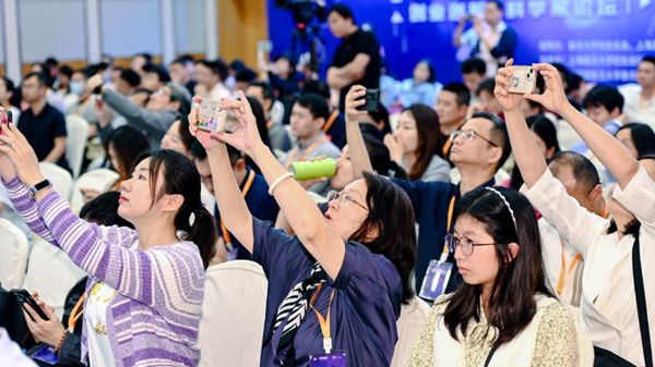 上海复旦大学校友会迎来40年生日