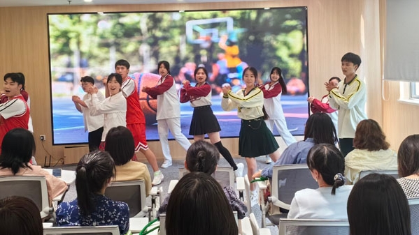 合力浇灌“花小苗” “花木·紫丁香”未成年人综合保护基地正式启用