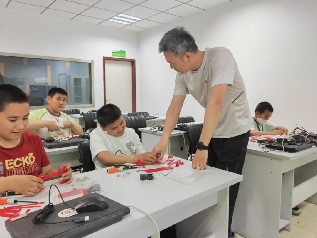 巴楚少年大显身手！在全国青少年人工智能竞赛中荣获一等奖