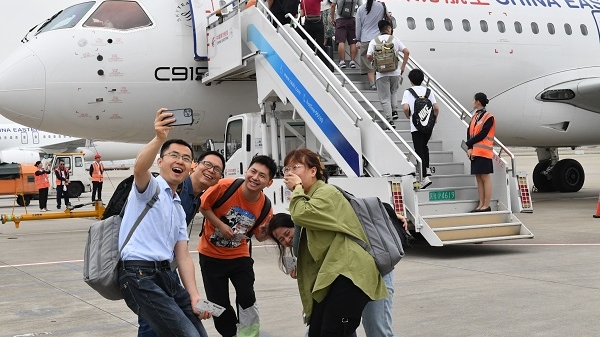 水门仪式迎接！东航C919亮相“上海-广州快线”