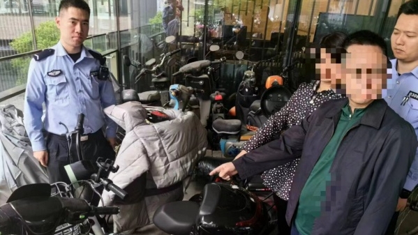 不是一家人不进一家门！离异夫妻和好当天，一起偷了辆车……