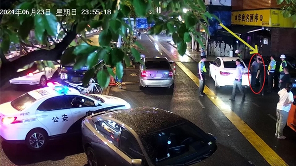“我被几十人追着打！” 特警深夜出动，却是醉酒男子的一场闹剧