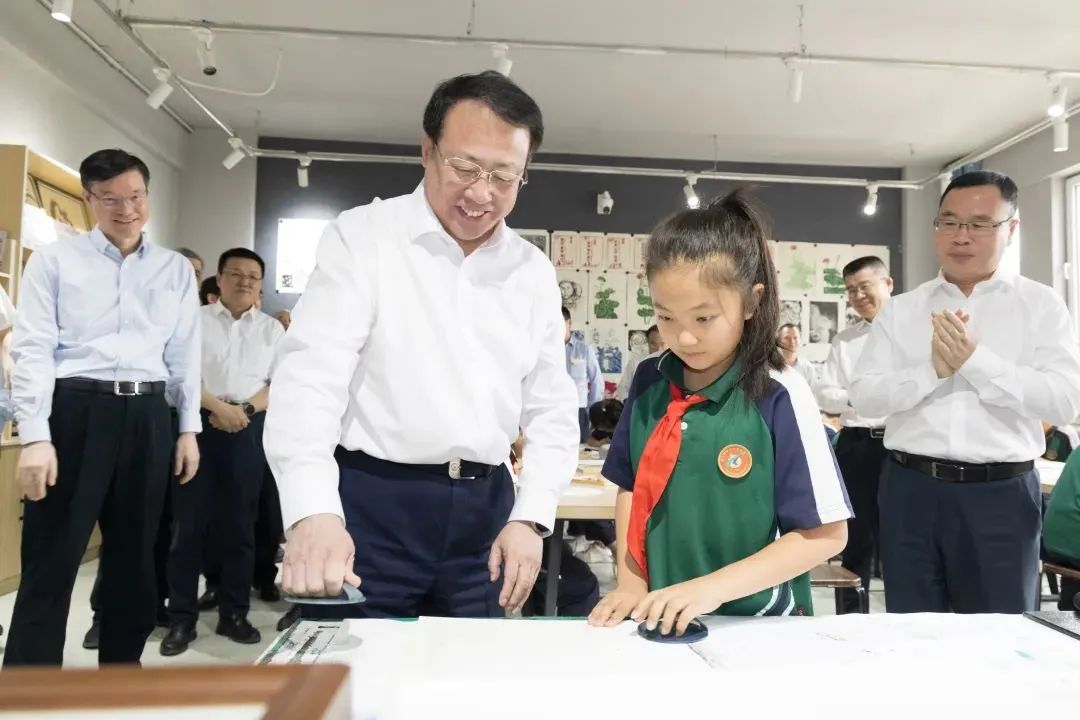 在深化合作中发挥沪疆禀赋优势！龚正率上海市代表团赴新疆学习考察，深入了解对口援疆工作推进落实情况
