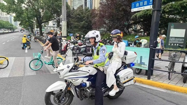 烈日炎炎易诱发疾病 民警两次伸出援手