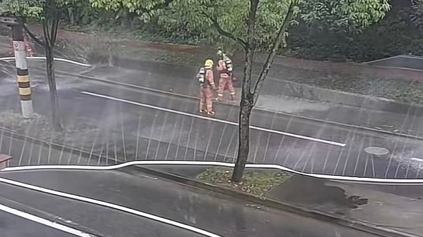 哈密路近青溪路燃气泄漏 消防及时到场排除险情