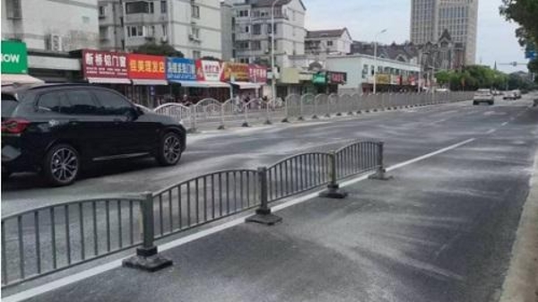 新闻追踪丨修复路面恢复通车 他们还给涉事道路做“微体检”