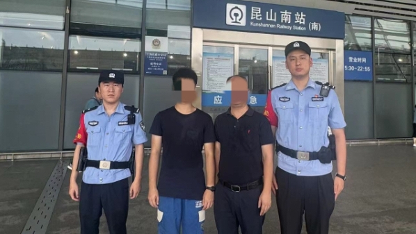 男孩车站赌气玩“失踪”吓坏父母，多亏了他们……
