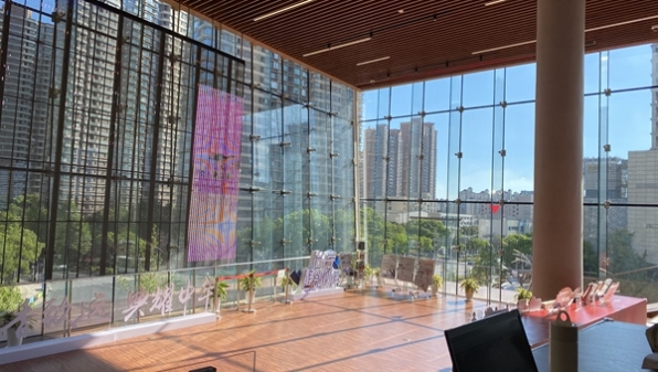 夏令热线｜公共设施如何以人为本 考验城市管理智慧 家门口的消暑好去处为何不经晒