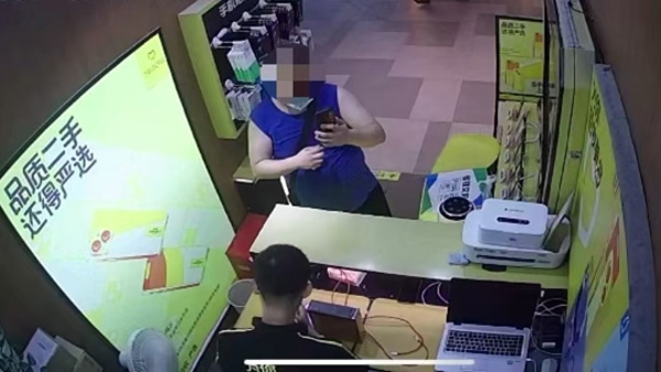 当着快递员的面偷走手机，蟊贼贴改车牌逃窜连夜被抓