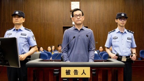 被控受贿8891万余元，上海市国资委原主任白廷辉受贿案一审开庭