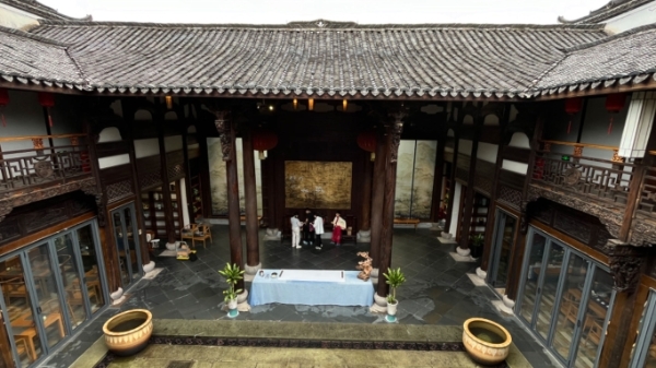 周华诚：在佛堂古镇吃茶