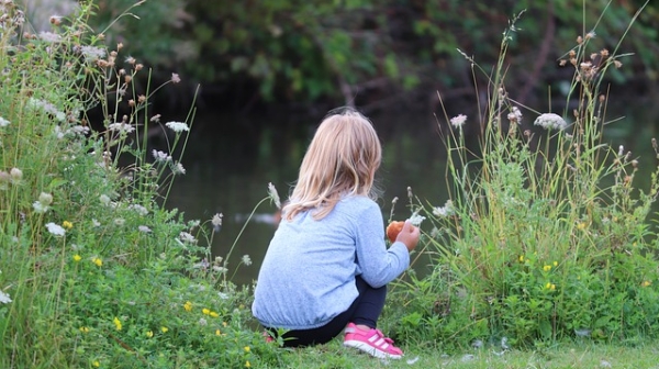 冯渊：站着吃 蹲着吃