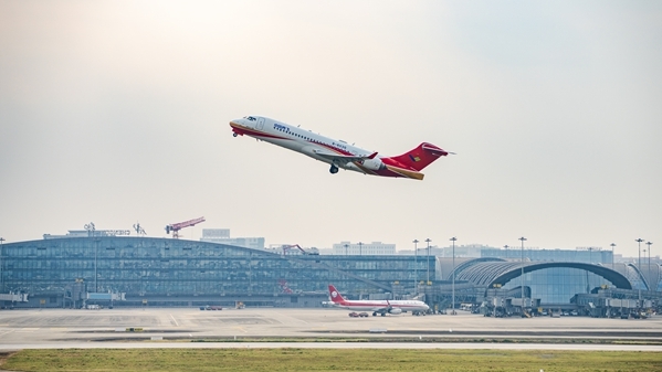 ARJ21飞机开启“环青藏高原”演示飞行 加快“边疆快线”实施落地