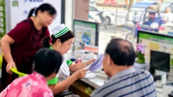 家门口的药师悉心守护，帮助痛风患者做好全周期管理