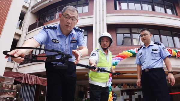 开学在即，普陀警方深入辖区校园开展应急处突演练