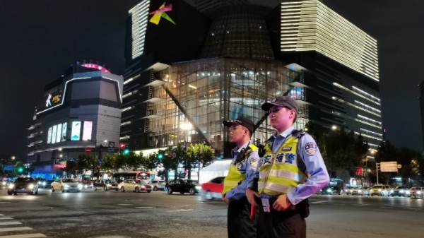 静安警方启动高等级勤务 确保中秋假期平安有序