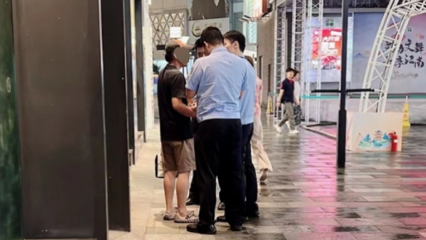静安警方抓获一名外省市在逃诈骗犯罪嫌疑人